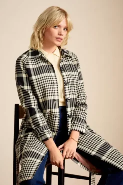 Lizzy Coat Resort Check